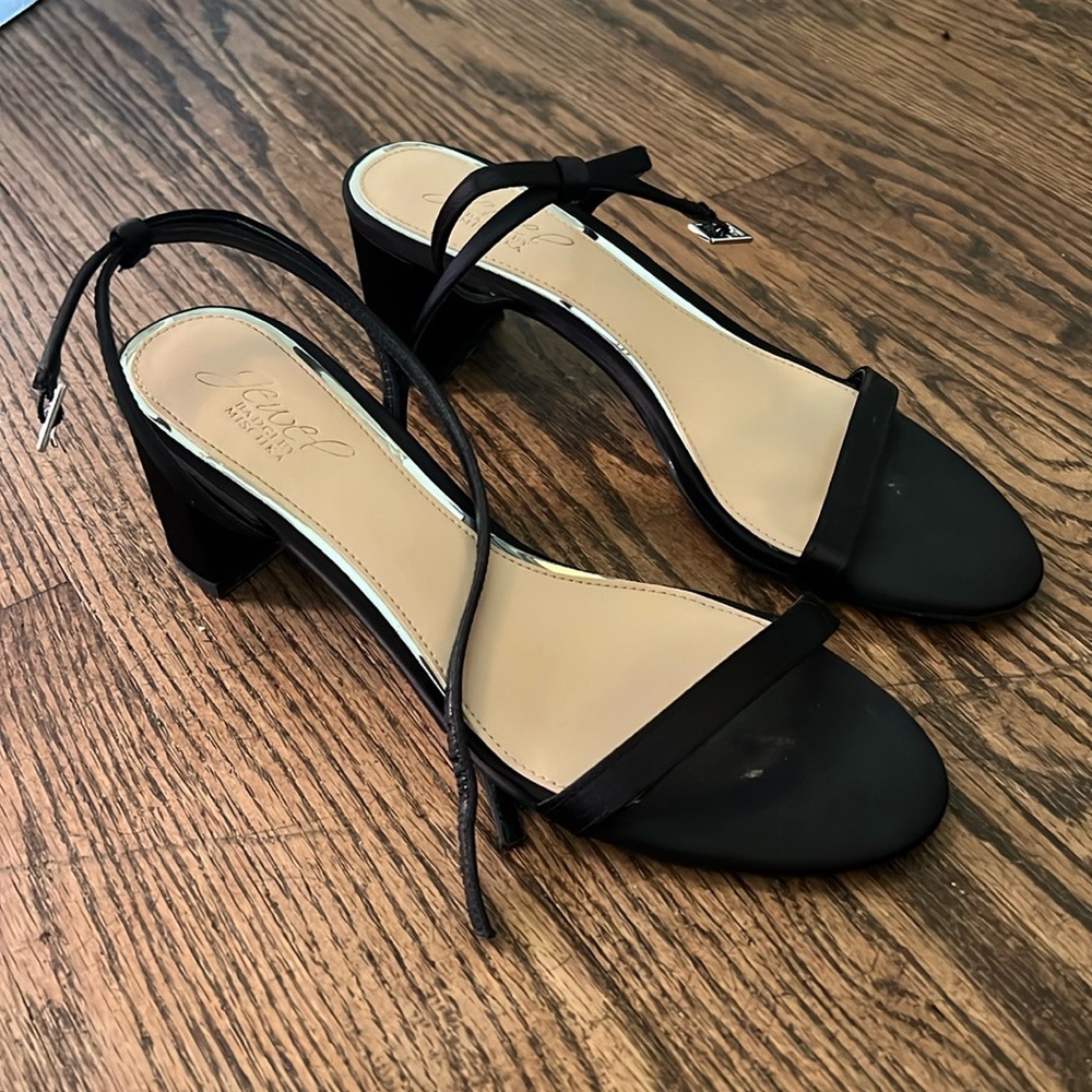Jewel by Badgley Mischka black strappy sandals with block heel